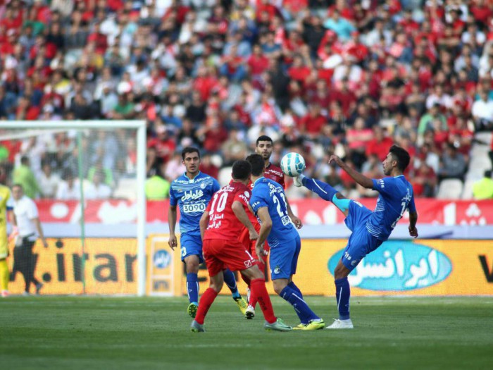 رونمایی از پیراهن‌های استقلال و پرسپولیس برای دیدار شهرآورد