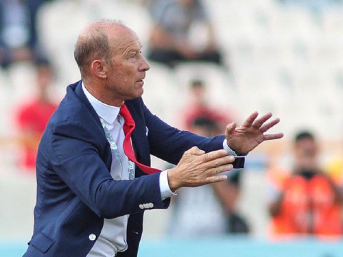 نیروی انتظامی مانع حضور مترجم کالدرون در رختکن شد