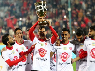 مدافع تیم پرسپولیس: باید از علیپور حمایت کنیم
