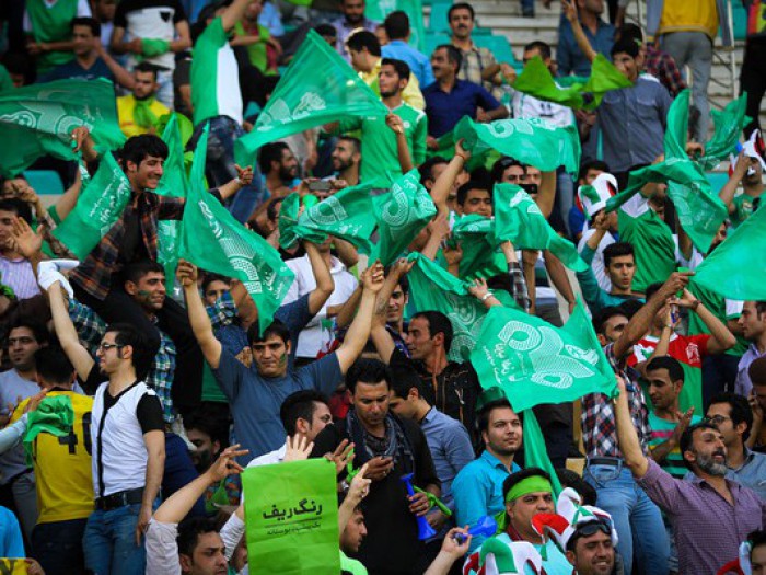 درگیری شدید هواداران ذوب آهن با منصوریان و بازیکنان