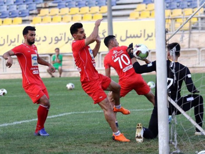 درگیری در تمرین پرسپولیس؛ کالدرون دو ستاره تیمش را کنار گذاشت