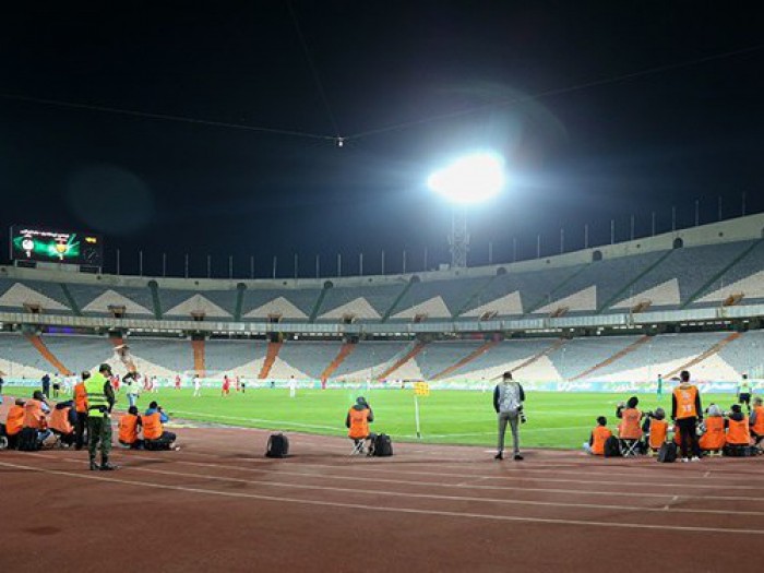 حفاظت از چمن ورزشگاه آزادی برای بازی امروز پرسپولیس